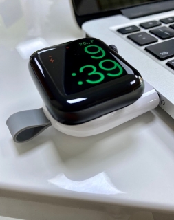 Apple Watch USB-s töltő adapter/ kulcstartó