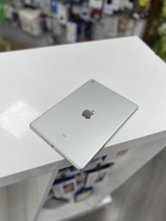 Használt Apple iPad 5.generáció 32GB Wi-Fi ezüst színben
