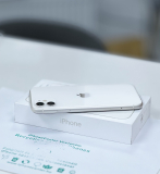 Használt Apple iPhone 11 64GB kártyafüggetlen mobiltelefon fehér színben 