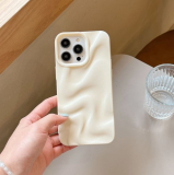 Pastel Wave iPhone 16 tok fehér színben