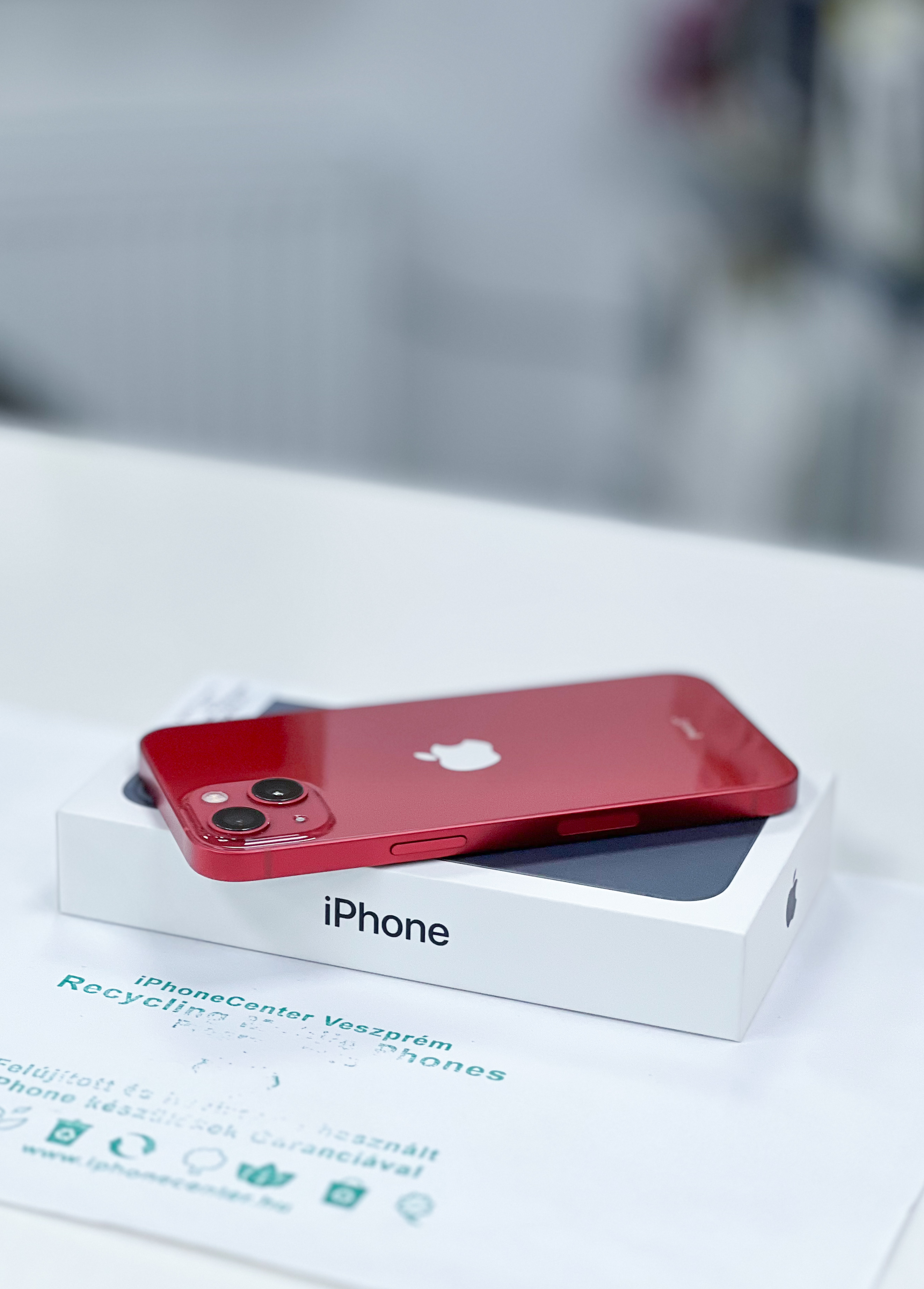 Használt Apple iPhone 13 128GB kártyafüggetlen mobiltelefon piros színben 