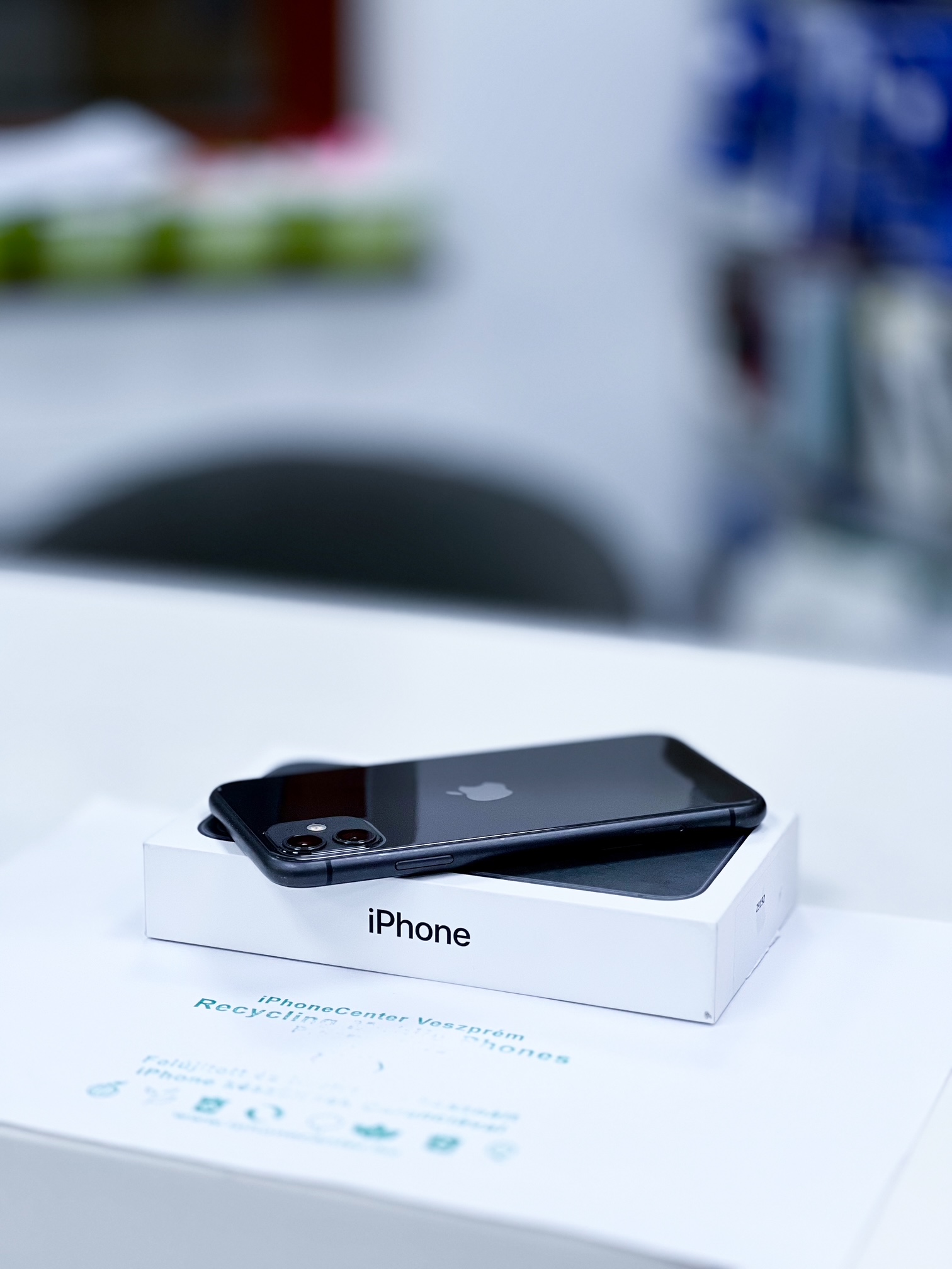 Használt Apple iPhone 11 128GB kártyafüggetlen mobiltelefon fekete színben 