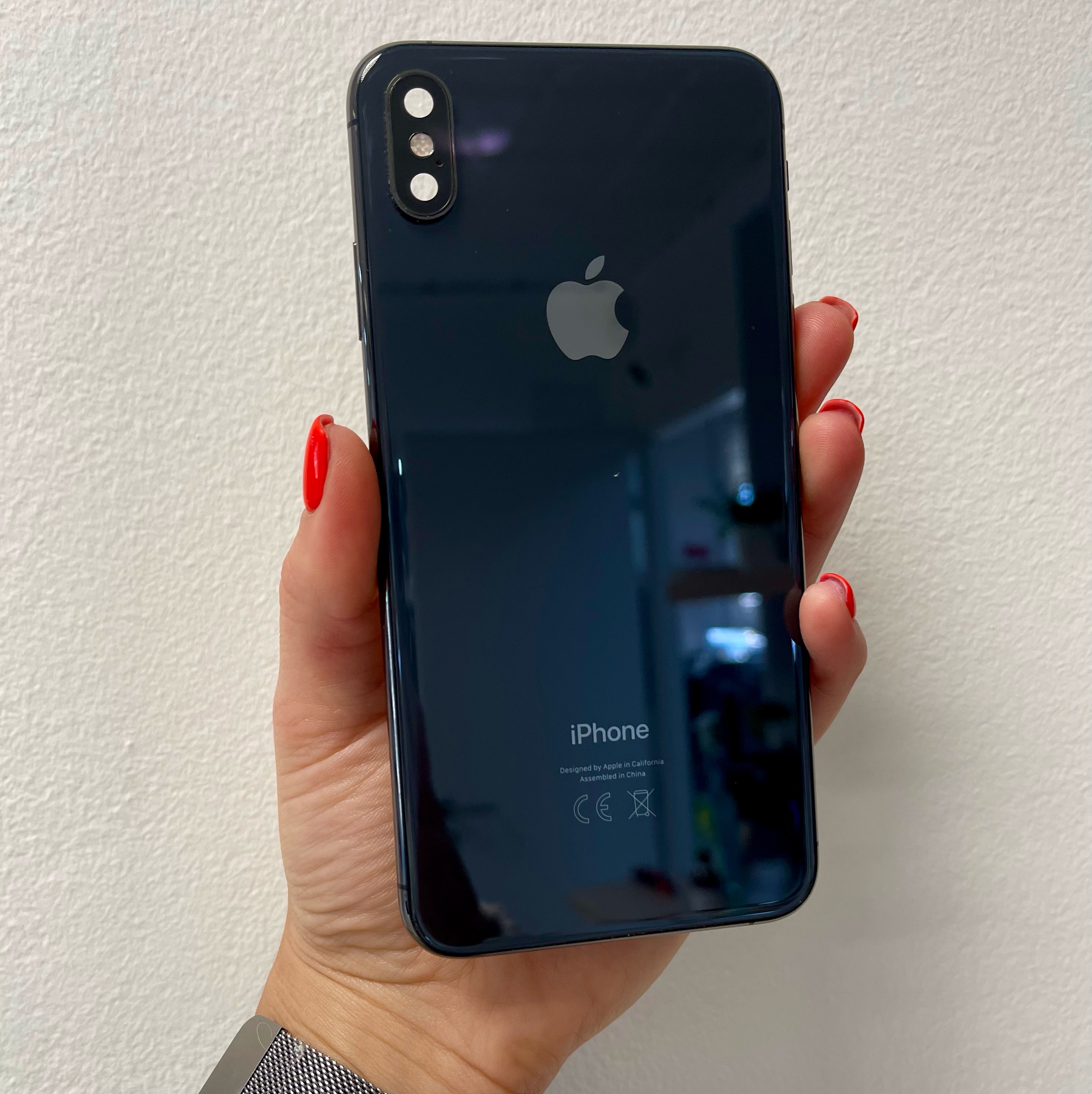 iPhone XS Max bontott ház asztroszürke színben