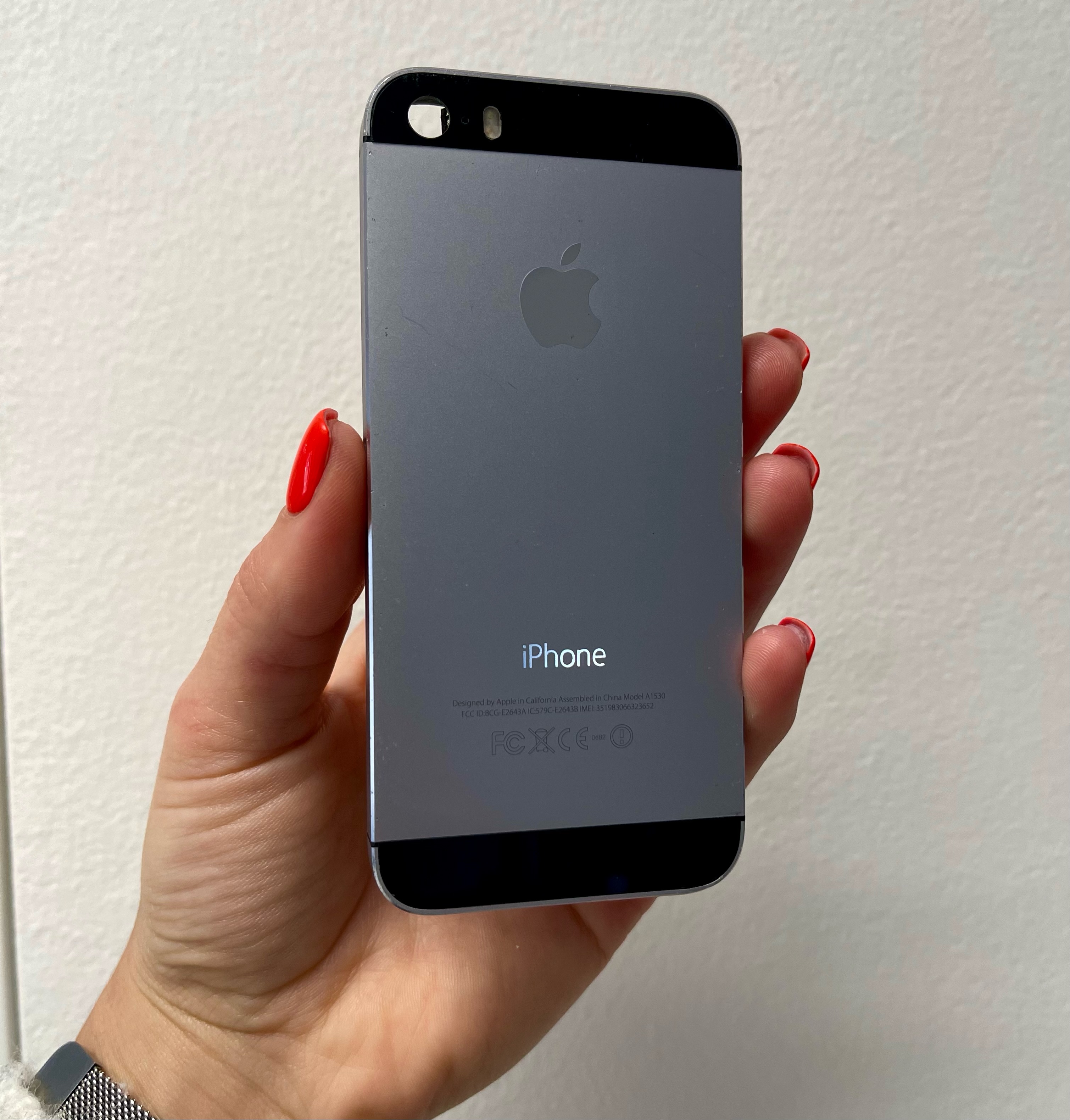 iPhone 5S bontott ház asztroszürke színben